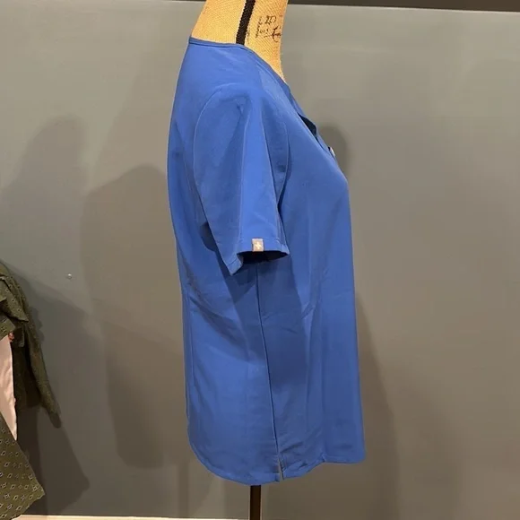 EUC Figs technical collection scrub top size small women’s - Picture 4 of 8